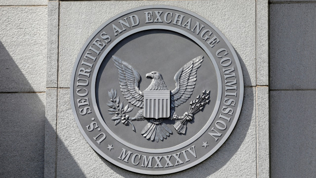 Amerikaanse SEC stelt beslissing over Grayscale's spot bitcoin ETF uit