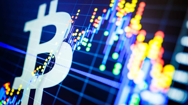 Bitcoin nadert $ 32.000, dagen na de top van $ 40.000, aangezien crypto naast Nasdaq-aandelen wordt geraakt