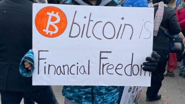 Canada stopt Crypto Supply, bevriest $ 20 miljoen aan Bitcoin gedoneerd aan vrachtwagenchauffeurs