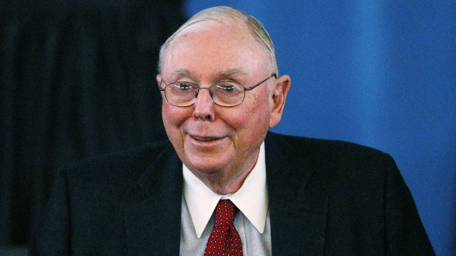 Charlie Munger van Berkshire Hathaway zegt dat de regering Bitcoin moet verbieden - noemt Crypto 'venerische ziekte'