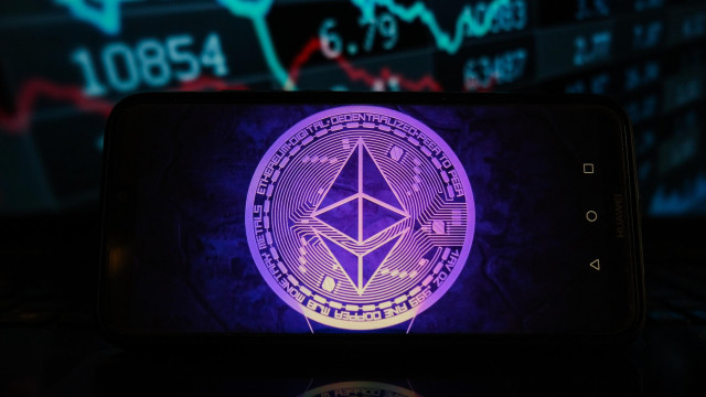 Ethereum breekt onder $ 2.447 ondersteuning terwijl beren het laagste punt van $ 2.306 bereiken