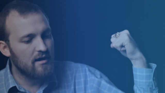 Heeft Cardano-oprichter Charles Hoskinson zijn kwalificaties vervalst?