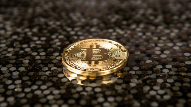 Russische aandelen kelderen, Bitcoin daalt als Poetin YoYos-markten