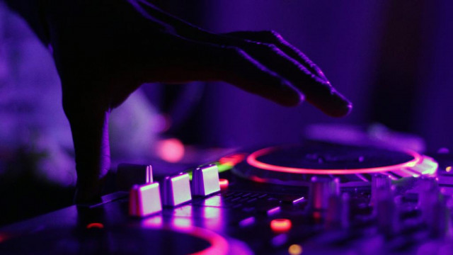 Warner Music Group lanceert Music World In Metaverse met Sandbox: wat beleggers moeten weten